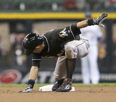 Ichiro Suzuki gets 500th stolen base in majors