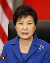 Park to attend trilateral summit in Japan despite political turmoil