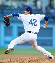 Dodgers players celebrate Jackie Robinson Day