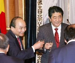 Japanese, Vietnamese prime ministers hold talks in Tokyo