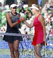 Tennis: Muguruza suffers 1st loss as world No. 1 at Wozniacki's hands