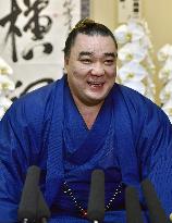 Sumo: Harumafuji savors sweet taste of victory sake after big win