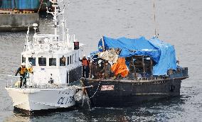 Police arrest N. Korean fishing boat crew for theft