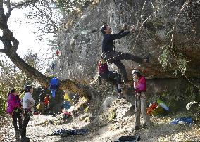 Popular free climbing spot in Japan