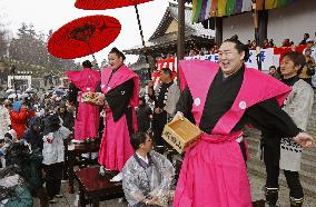 Two yokozuna take part in bean-throwing festival