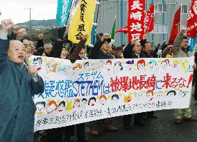U.S. Navy warship enters Nagasaki port despite local opposition