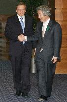 Koizumi holds talks with Austria's Schuessel