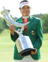 China's Zhang holds off Oyama charge to win Suntory Ladies