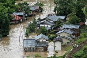 Downpour hits Niigata, Fukushima