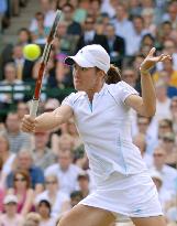 Mauresmo clinches Wimbledon title