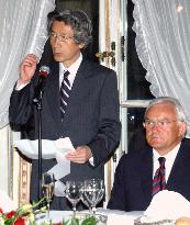 (4)Koizumi speaks at dinner in Warsaw