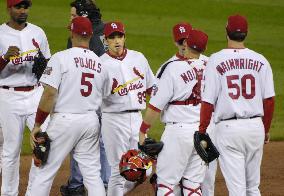 Cardinals beat Tigers to close in on World Series title