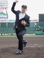 (3)Hanshin inks provisional contract with 15-year-old pitcher