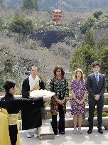 U.S. first lady visits Kyoto