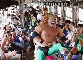Japan's 1st-ever in-train wrestling