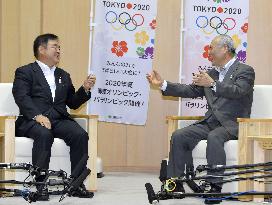 Tokyo gov., Olympic minister to cooperate for new stadium