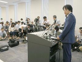 Scandal-hit lawmaker not to resign