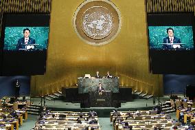 Abe promises $810 mil. in aid for Syria refugee crisis at U.N.