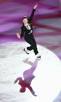 Asada performs Medalist on Ice