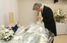 (2)Japan marks 10th anniversay of Tokyo subway sarin gas attacks