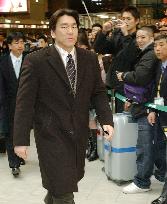 (1)N.Y. Yankees outfielder Matsui leaves for U.S.