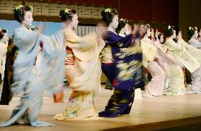 Geisha, apprentices in rehearsal for joint performance