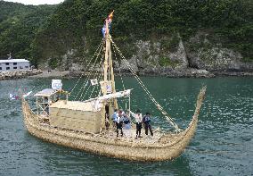 Reed-made boat begins 1,000 km cruise