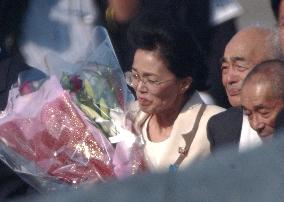 (2)5 abducted by N. Korea reunited with families