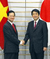 Vietnamese Premier Dung meets Abe