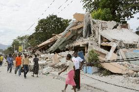 Hundreds of thousands feared dead in Haiti quake