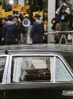 Kan visits Okinawa