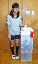 Schoolgirl gets patent for bin separating steel, aluminum cans