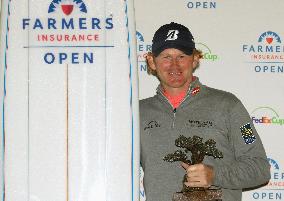 Golf: Snedeker wins Farmers Insurance Open