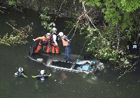 5 dead, 1 in critical condition after van plunges into Osaka reservoir