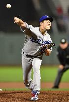 Baseball: Lengthy rain delay in Giants-Dodgers game