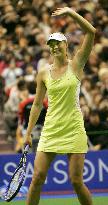 (1)Sharapova edges Davenport for 1st Pan Pacific Open crown