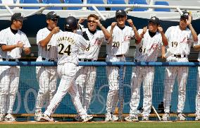 (2)Japan defeats Canada in baseball