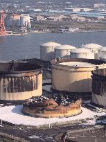 (1)Fire at Hokkaido oil refinery extinguished