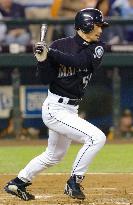 Ichiro reaches 200-hit mark for 5th straight year