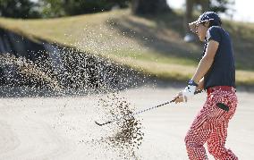 Ishikawa makes sand shot in 3rd round of Casio World Open