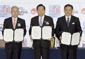 Japan, China, S. Korea tourism ministers show joint statement after meet