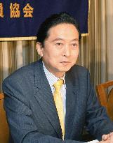 War anniversary statement without clear phrasing pointless: Hatoyama