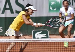 Date-Krumm-Schiavone knocked out of women's doubles at French Open