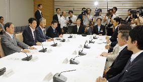 Japan ministers discuss TPP ahead of Hawaii meetings