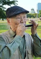 Harmonica player holds concert in Osaka on Aug. 15