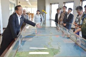 Tourists listen to history of Russian control over isles off Hokkaido