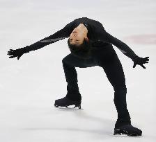 Hanyu gets ready for competition in Canada