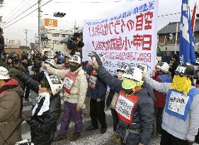 (2)Security tight at ASDF Komaki base