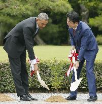 G-7 leaders plant trees at Shinto shrine