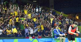 Olympic scenes: Table tennis speculators form wave
